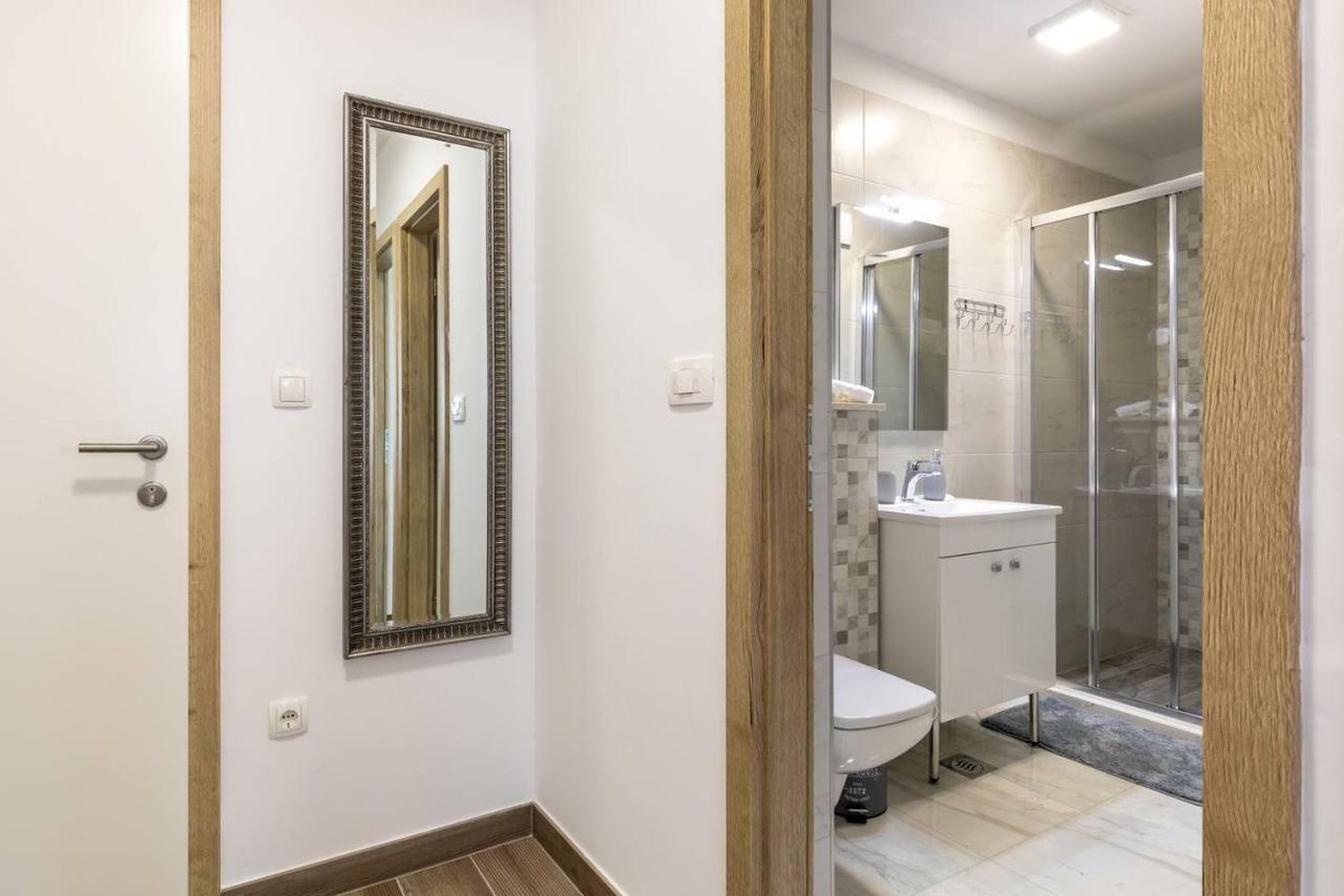 Apartments Cezar สปลิท ภายนอก รูปภาพ