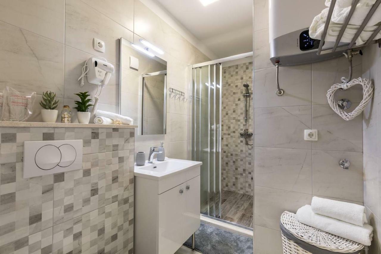 Apartments Cezar สปลิท ภายนอก รูปภาพ