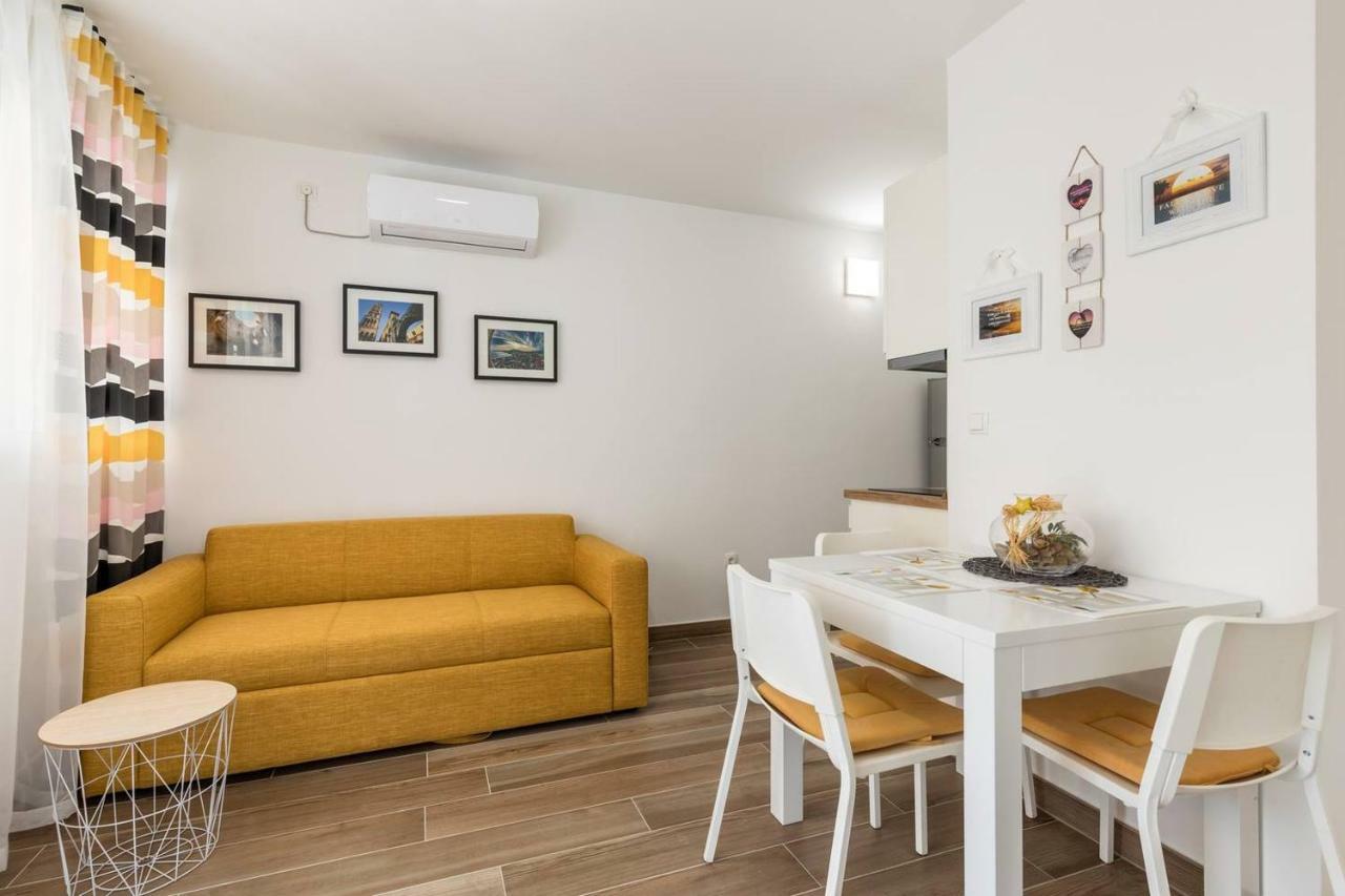 Apartments Cezar สปลิท ภายนอก รูปภาพ