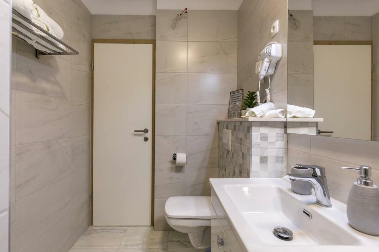 Apartments Cezar สปลิท ภายนอก รูปภาพ